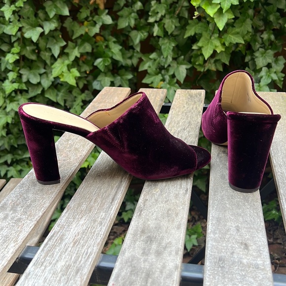 velvet dark purple ann taylor mules, size 9 - Picture 6 of 7